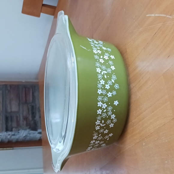 Vintage pyrex green flower casserole - Picture 1 of 5